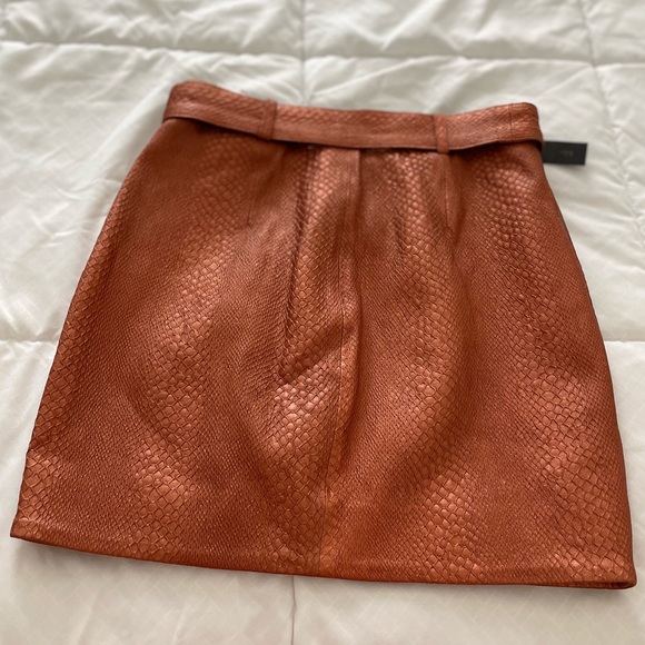 x REVOLVE Tori Skirt in Bronze
House of Harlow 1960 - Picture 8 of 12